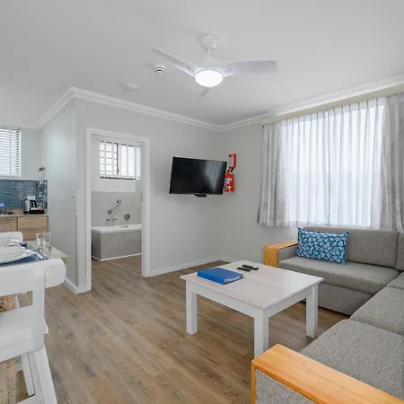 Margate Beach Club Room photo
