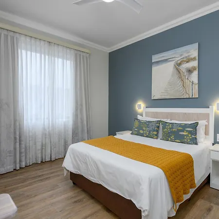 Margate Beach Club Room photo