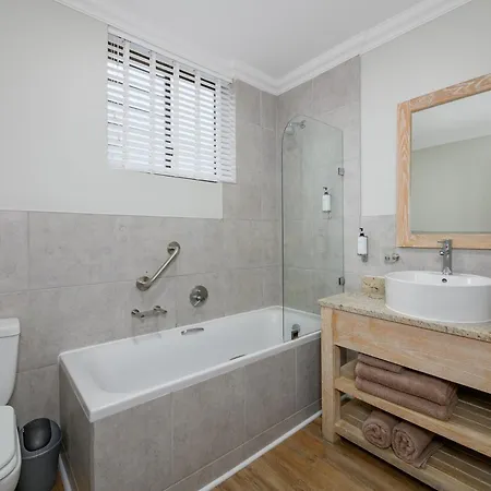 Margate Beach Club Room photo