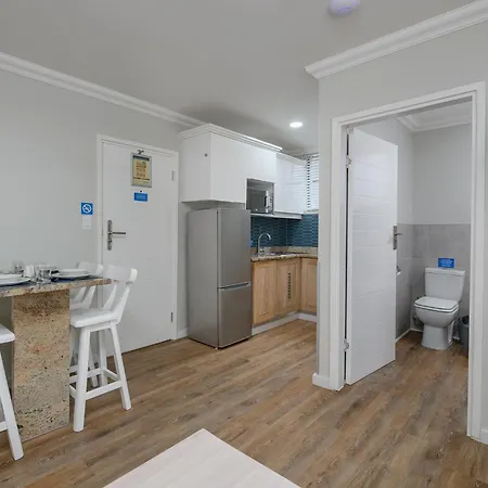 Margate Beach Club Room photo
