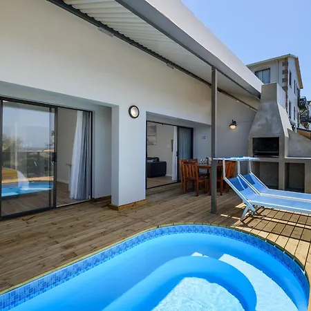Margate Beach Club Room photo