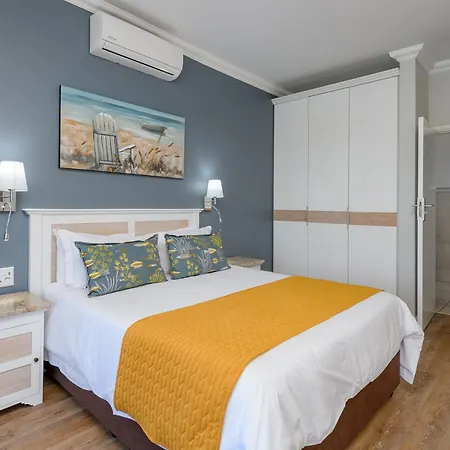 Margate Beach Club Room photo