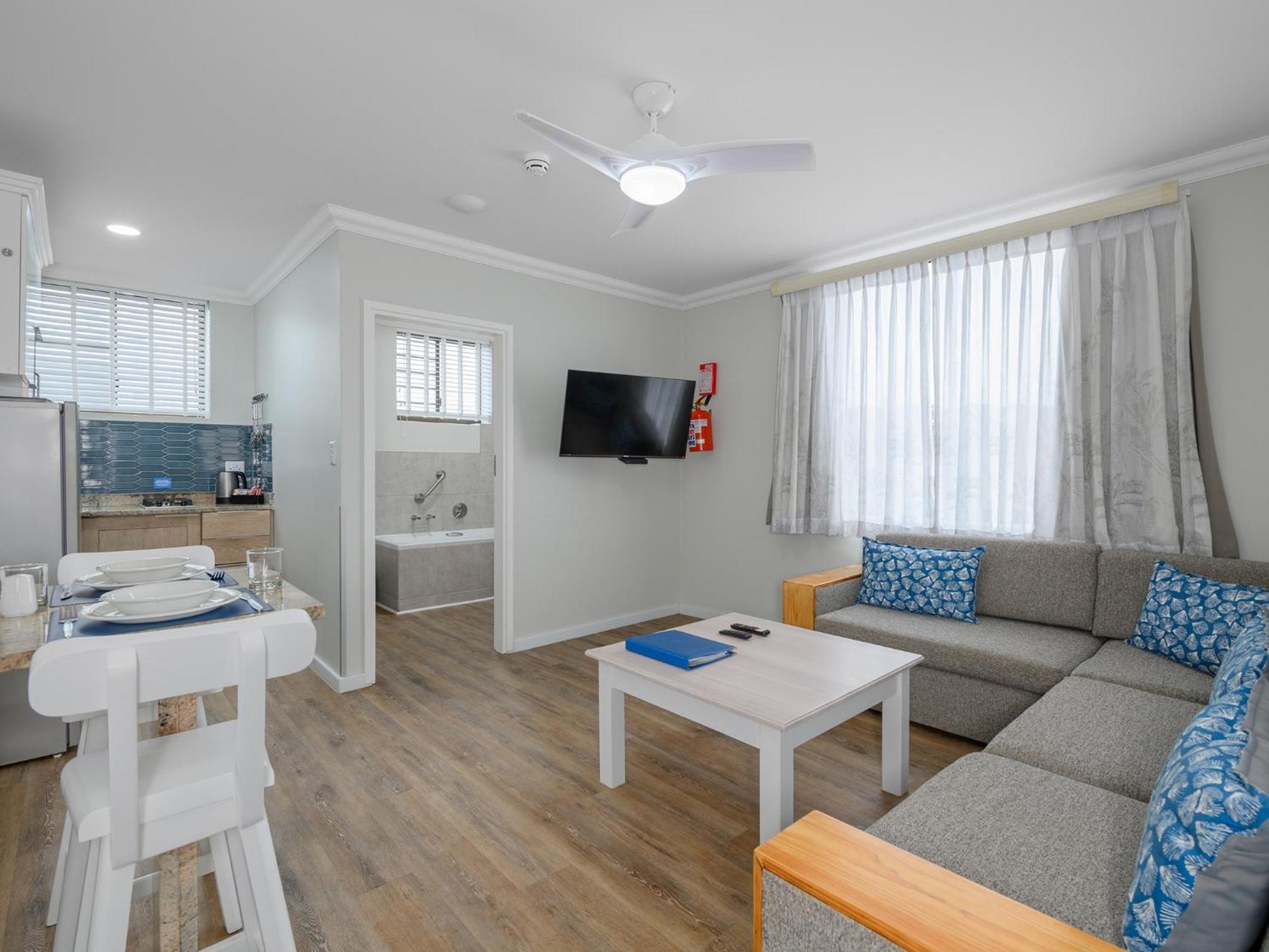 Margate Beach Club Apartment
